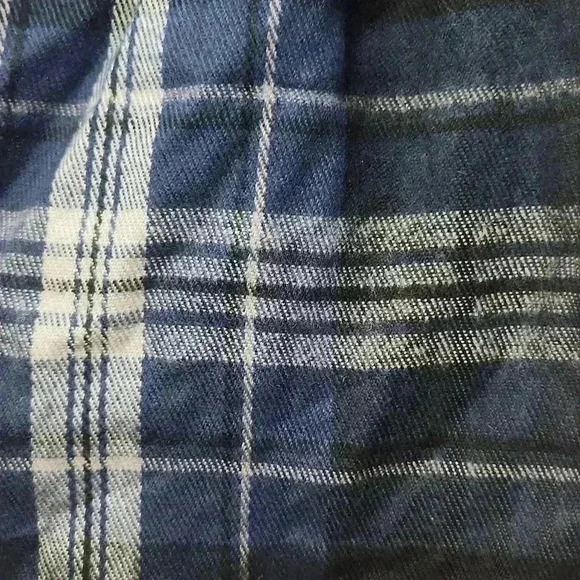 Pierre Cardin Plaid Scarf - Picture 5 of 5